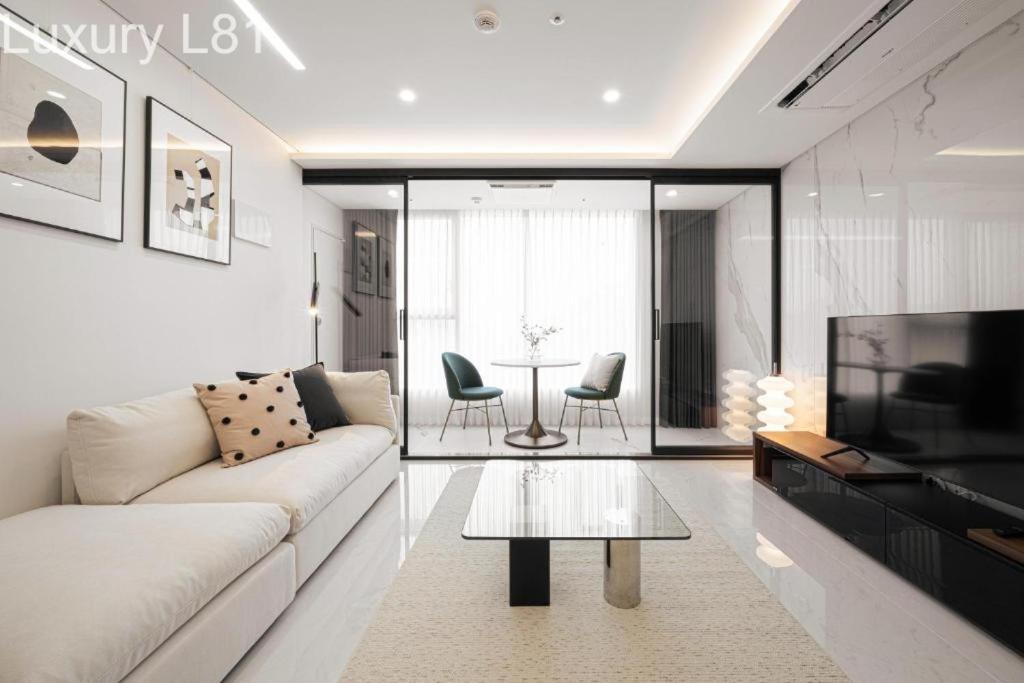 Angia Luxury Apartment Inside Landmark 81 Tower Ho Chi Minh City Exterior photo