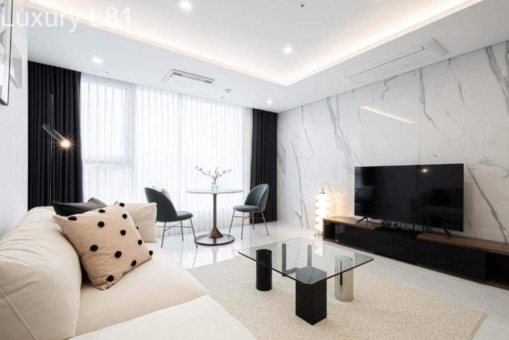 Angia Luxury Apartment Inside Landmark 81 Tower Ho Chi Minh City Exterior photo