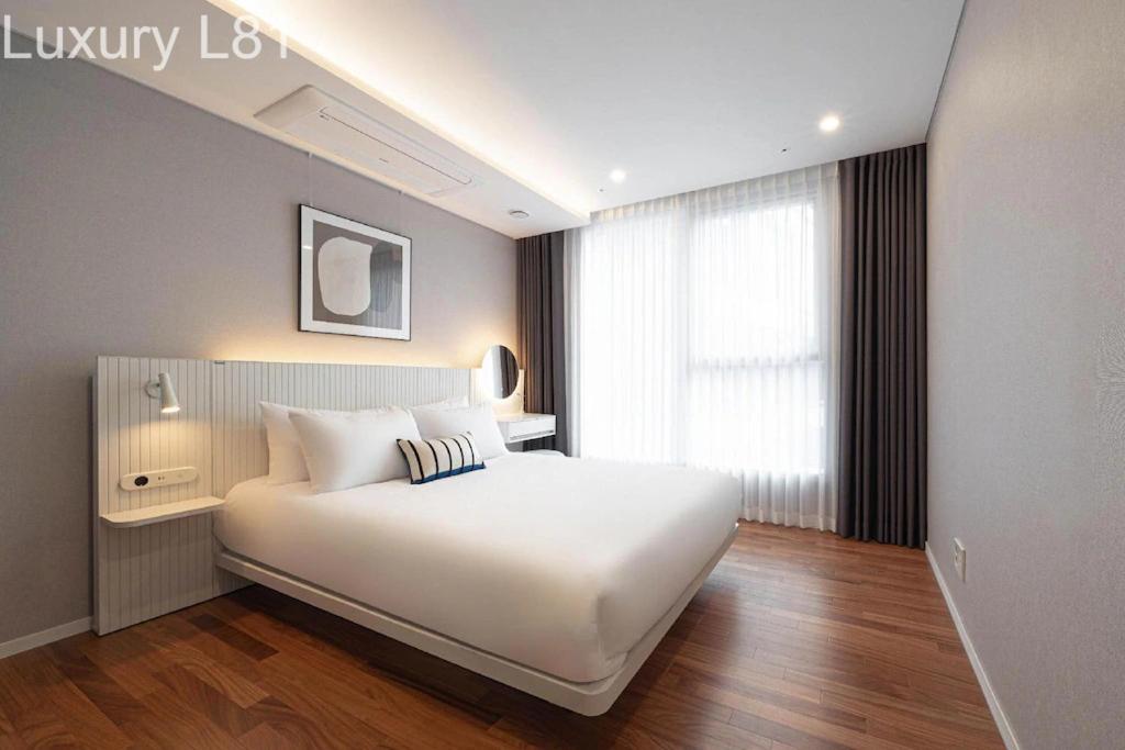 Angia Luxury Apartment Inside Landmark 81 Tower Ho Chi Minh City Exterior photo